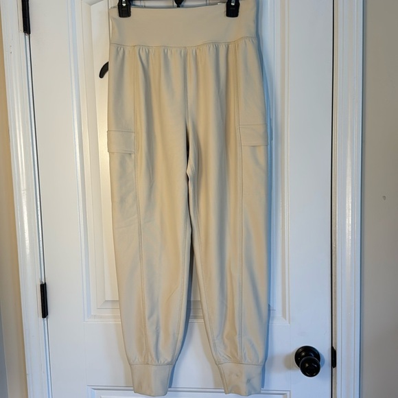 Old Navy Creme Powersoft Coze Edition Jogger NWT - Picture 1 of 8